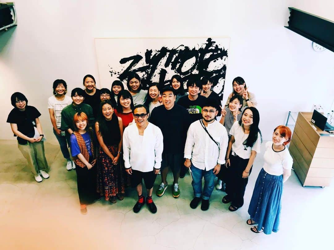 のインスタグラム：「#京都造形芸術大学 #伊藤直樹 のクラスがスマイルズ視察。若い人は暴れるべし！ #riekimoto」