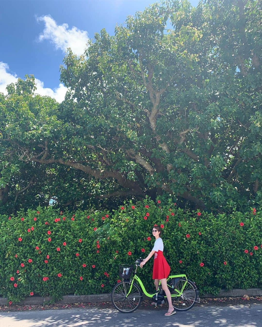 マギーさんのインスタグラム写真 - (マギーInstagram)「Cruising ❤️🌴🌺🕊」8月29日 16時58分 - maggymoon