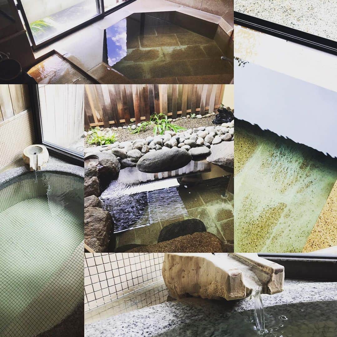 のインスタグラム：「山形・赤湯へ夫婦で行ってきました♨️ 90年以上続くの松島館は、源泉掛け流しの四つの温泉に好きな時間入れます。多分計3時間は浸かったかもしれません。 そして、山形は米どころ。日本酒、ご飯が進む進む！ 今は糖質のことは考えないを合言葉に 昼は、名物 辛味噌「龍上海ラーメン」へ。平日なのに、オープン前から大行列でした。 そして、赤湯から、ローカル鉄道 フラワー長井線に乗って宮内へ。 東北の伊勢と呼ばれる熊野大社へ参拝してきました。ここもまた、気持ちいい場所でしたー。 一泊2日、山形でとても贅沢な時間を過ごしました。 #山形  #赤湯  #温泉  #龍上海  #熊野大社  #やまがた特命観光つや姫大使」
