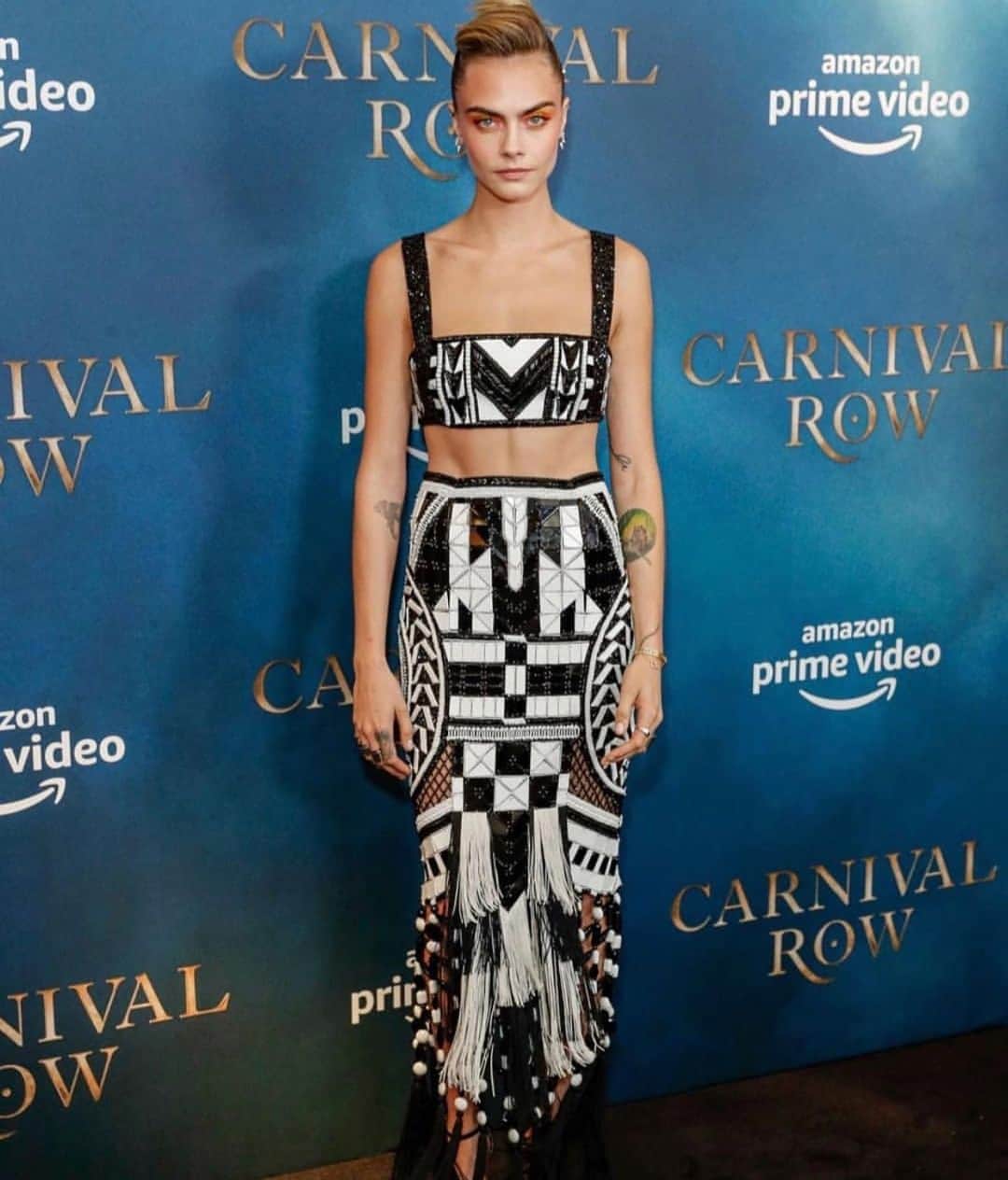 カーラ・デルヴィーニュのインスタグラム：「London premiere 👋🏼 I cannot wait for you all to watch @carnivalrow on @amazonprimevideo TOMORROW!!」