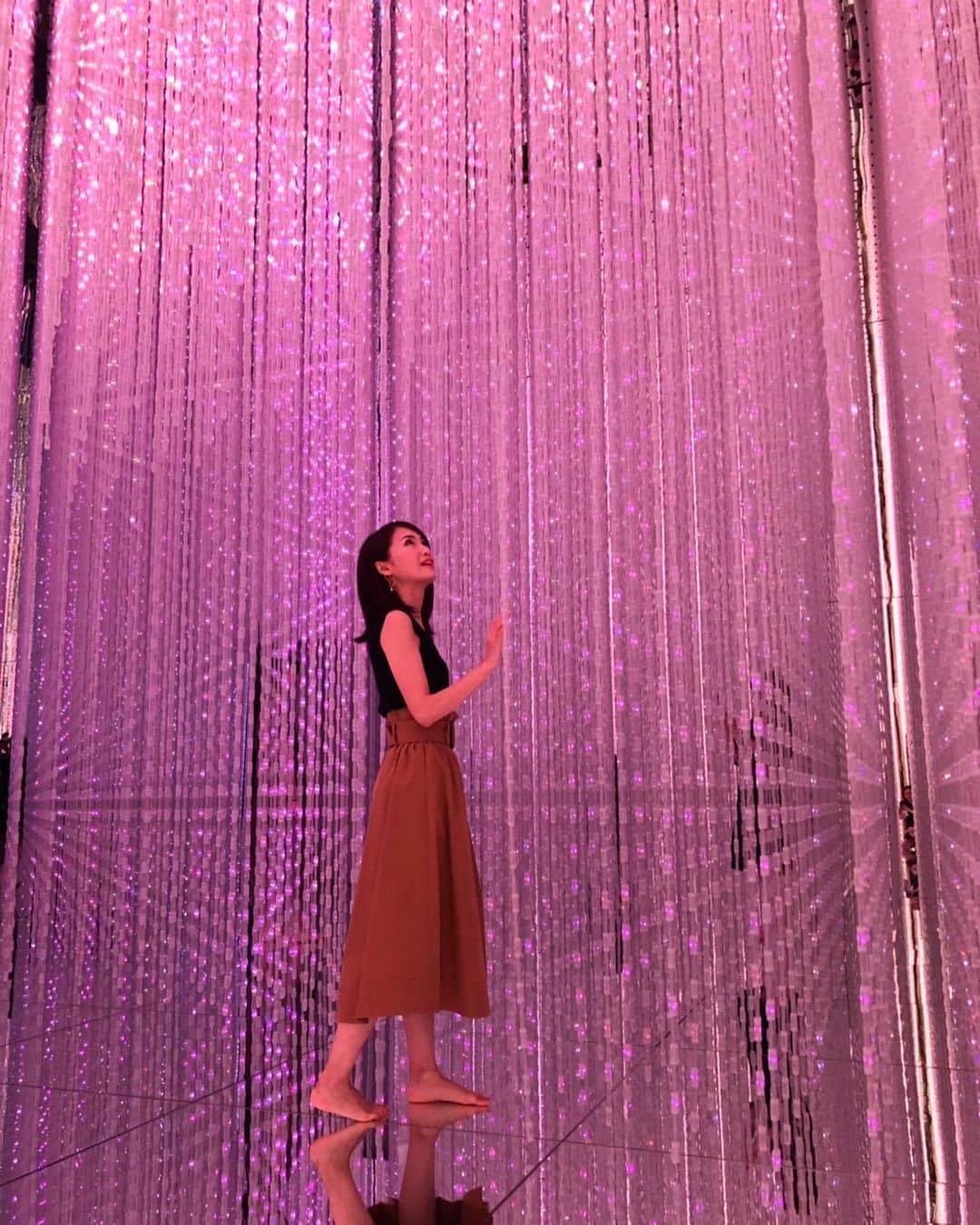 花岡維生のインスタグラム：「teamLab🌟 すっごくキレイだった〜☺️✨ さきちゃんの写真もいっぱい撮らせてもらったよ😘❣️ #teamlab #teamlabplanets #tokyo #チームラボ #チームラボプラネッツ #豊洲 #✨」