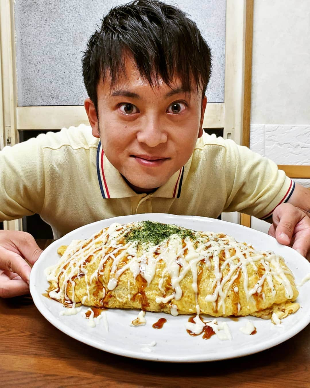 飯田嘉太さんのインスタグラム写真 - (飯田嘉太Instagram)「石川さんLive News it！ 今日と明日は河合アナが担当です☺️ 僕がロケに行ってきたオムそばを差し入れ✨  ニュース前のこの時間って小腹が空くんですよね…😂 食べてばかりじゃちょっとという事で ニュースの準備をしている様子も📷  #石川さん #livenewsit #石川テレビ #アナウンサー #announcer #河合莉菜 アナ #キャスター #もぐもぐタイム #オムそば #オムは何処へ #ニュース #準備 #飯田嘉太」8月29日 17時18分 - kabuto_iida