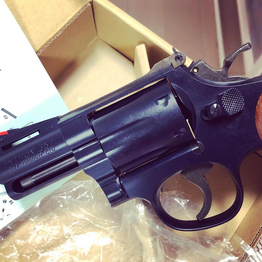 山口祥行さんのインスタグラム写真 - (山口祥行Instagram)「ハートフォードでモデルガン購入‼️ 色々良くしてくれたゼ😊 素敵な銃だから発砲銃に使うか悩む😅 #モデルガン  #hws  #スマイソン」8月29日 17時11分 - yamariguez