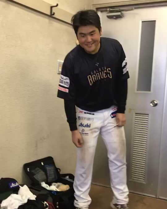 西岡剛のインスタグラム：「栃木ゴールデンブレーブス 新山進也君19歳長野出身 ハカ？？ 以上です。  #栃木ゴールデンブレーブス #新山進也」