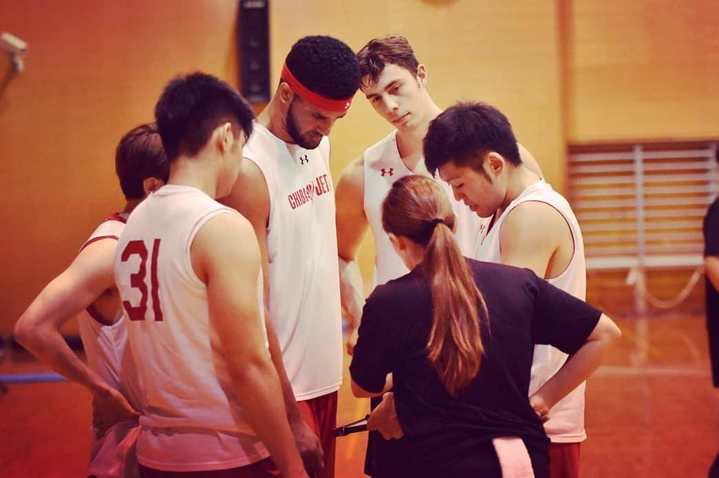 千葉ジェッツさんのインスタグラム写真 - (千葉ジェッツInstagram)「練習風景📸 #chibajets #Bリーグ #basketball #バスケ #JD #ジョシュのストレッチリラックスしすぎな件 #あつしスマイル」8月29日 17時36分 - chibajets_official