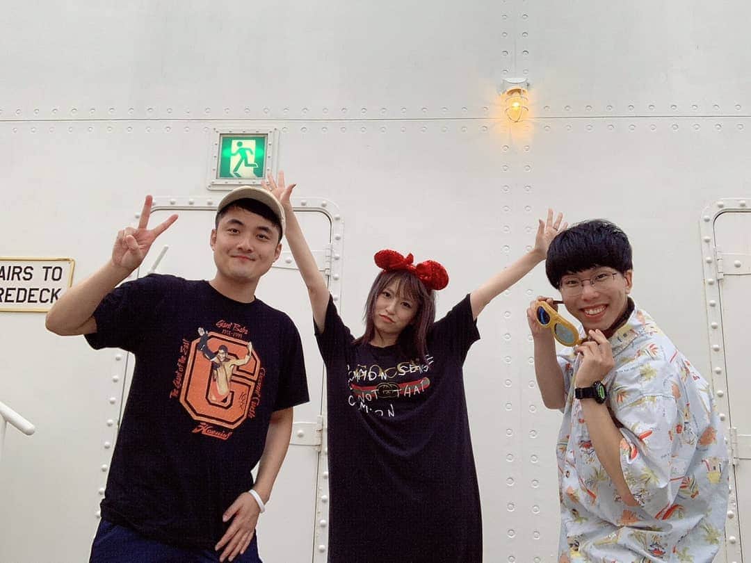 のインスタグラム：「おべんとばこ中川君の案内で『#TDS』に行って来ました。 今回も戸島さん参戦！ えざお欠席！ 青木遅刻！  やはりノンストレスでかなりのアトラクションやショーを堪能しました。てか、今まで俺はどんだけ下手な歩き方してたんだよ！  年パスが欲しくなる気持ちが分かってきた…… #tokyodisneysea」