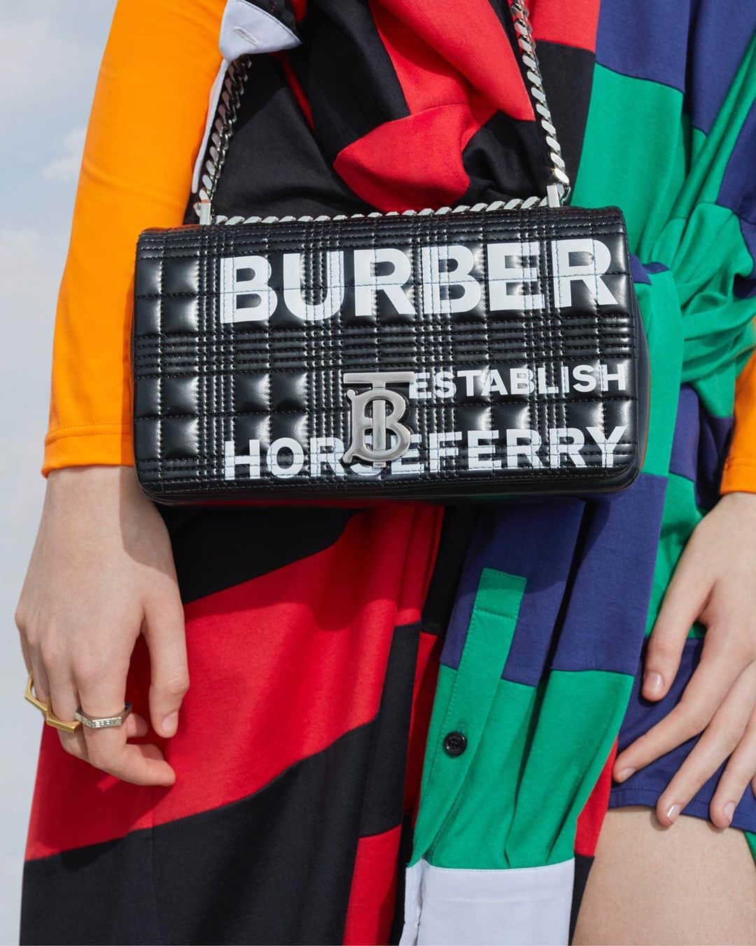 のインスタグラム：「A Youthful Spirit . An audacious aesthetic, captured in the soft silhouette of our #LolaBag – adorned with our distinctive Thomas Burberry Monogram hardware and polished chain strap . Shop #Tempest – the #BurberryAutumnWinter19 collection . #BurberryGeneration」