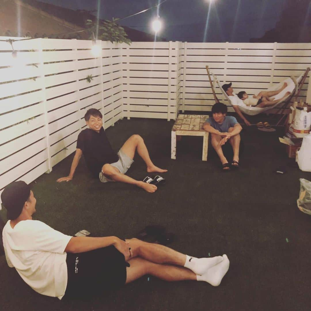 小林悠さんのインスタグラム写真 - (小林悠Instagram)「BBQ🍖  先日ノボリの家でBBQをしました😄  みんなで楽しい時間を過ごせました😊  奥さんや子供たちもとっても楽しんでくれてよかったです👌  それにしてもノボリの家豪邸だったなー😆😆😆 またBBQやるときは呼んでもらお😎笑」8月29日 17時44分 - kobayashiyu11