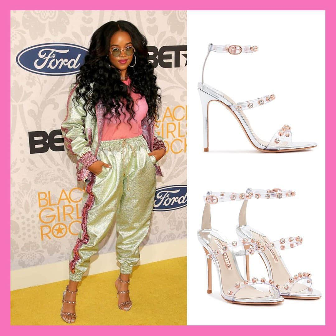 SOPHIA WEBSTERさんのインスタグラム写真 - (SOPHIA WEBSTERInstagram)「@hermusicofficial shined in our ‘Rosalind’ gem sandal at the @blackgirlsrock awards! 💫  #SophiaWebster 📸 #Regram #HER」8月29日 17時53分 - sophiawebster