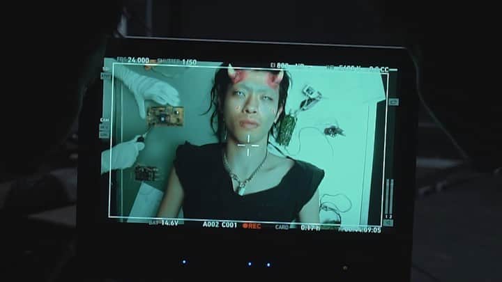 lute / ルーテのインスタグラム：「【Tohjiドキュメンタリー第二弾公開📺】 Tohji(@_tohji_ )とMall Boyzのアジア3都市での活動を、映像クリエイター・Yaona Sui(@llllllll.llllllll.llllllll )が追ったドキュメンタリー・シリーズ。 . Vol.2ではベトナムの気鋭クリエイター集団ANTIANTIARTとともに、ハノイで制作した新作MVのメイキングを収録。 . 本編の視聴はプロフィールのURLをチェック☝︎@lutemedia . . #Tohji #YaonaSui #stei #MallBoyz」