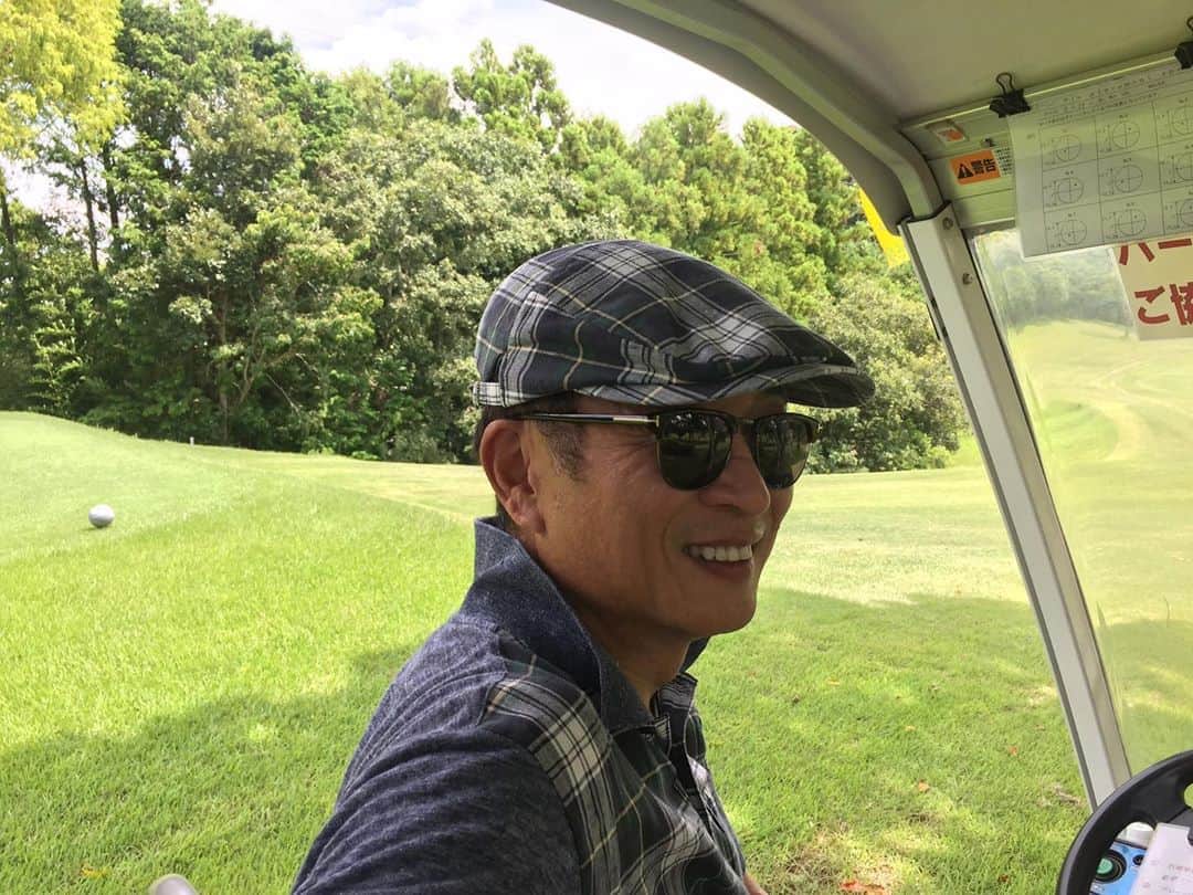 みうなさんのインスタグラム写真 - (みうなInstagram)「父と２人でゴルフしてきました！⛳️🏌️‍♂️🏌️‍♂️‍♀️父とは子供の頃からめちゃ遊んでいて釣りに行ったりバーベキューしたり相当いろんな外遊びをしてきました。考えてみたら人生のなかで一番遊んでいる人かもしれません。大人になってゴルフで遊ぶようになりました。おたがい、老化しないようにがんばろう！  #ゴルフ女子 #ゴルフ男子 #親子 #父 #娘 #体育会系 #運動神経抜群 #三度の飯よりゴルフ #ゴルフ中毒と繋がりたい」8月29日 18時04分 - miuna_saito