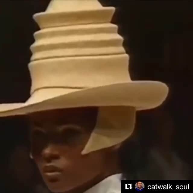 のインスタグラム：「#Repost @catwalk_soul ・・・ Rifat Ozbek | Spring 1993 Millinery by Philip Treacy . . . . . . . #rifatozbek #futureozbek #nadegedubospertus #lindaevangelista #beverlypeele #karenalexander #naomicampbell #meghandouglas #helenachristienson #nadjaauermann #veronicawebb #claudiamason #yasmeenghauri #angelikakallio #instafashion #fashion #instastyle #fashionable  #fashiongram #fashionblog #fashiondiaries #fashionstyle #bali #indonesia #spring1993 #fashionaddict  #philiptreacy」