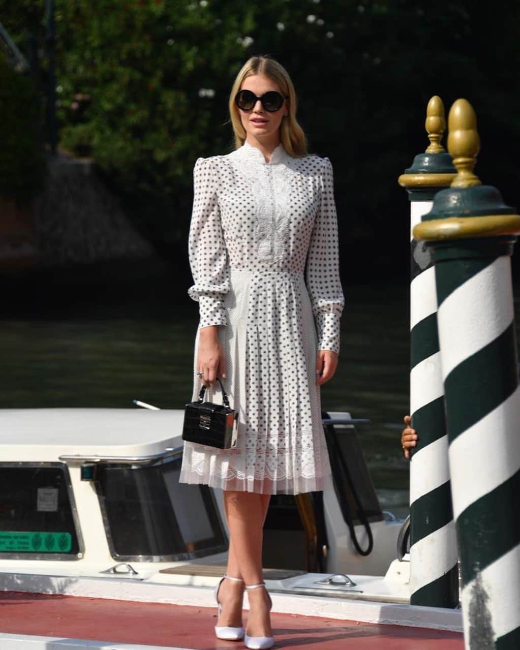 キティ・スペンサーさんのインスタグラム写真 - (キティ・スペンサーInstagram)「Thank you for having me @ermannoscervino 🖤 #Repost @ermannoscervino ・・・ Lady Kitty Spencer (@kitty.spencer) arriving at the 76th Venice Film Festival wearing #ErmannoScervino white dress with pleated details. #ScervinoPeople . . #KittySpencer #Venice76 #venicefilmfestival #biennalecinema2019 #filmfestival #whitedress #celebrity」8月29日 18時14分 - kitty.spencer