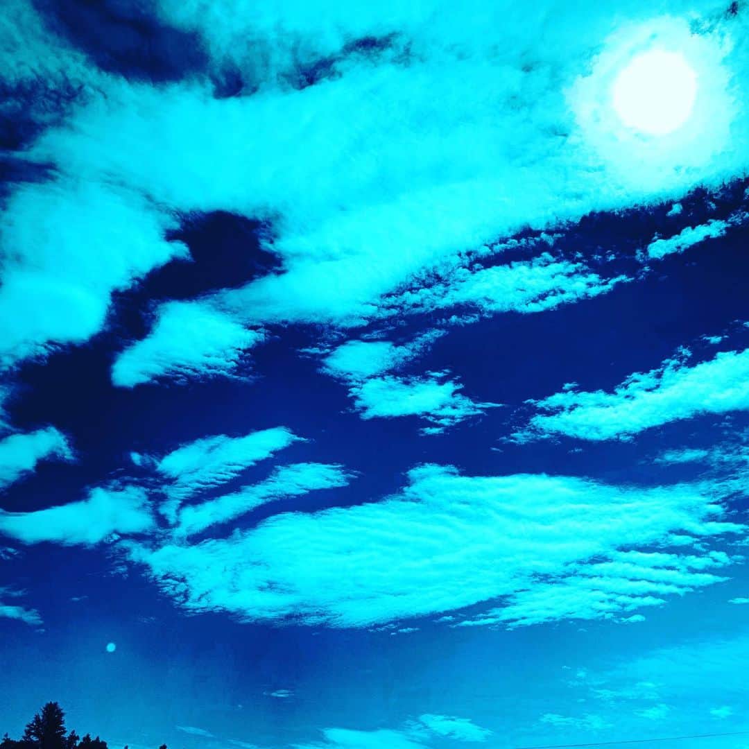 渡邊由貴さんのインスタグラム写真 - (渡邊由貴Instagram)「那須高原ロケ〜 空を見上げると ネバーエンディングストーリーのファルコン〜❣️ #那須高原  #ネバーエンディングストーリー  #空をいつも見てる #空」8月29日 18時16分 - yukiwatanabe788