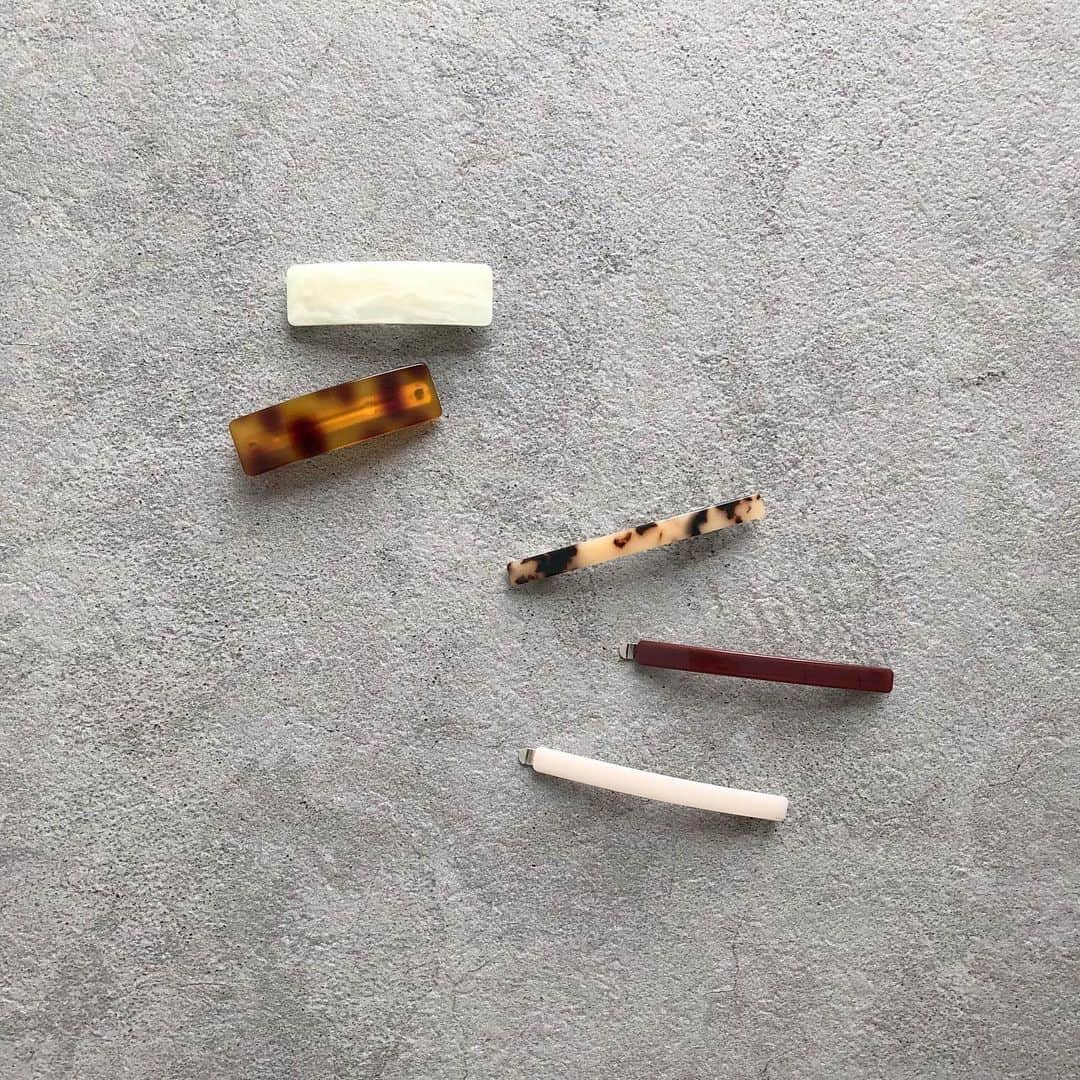 のインスタグラム：「【2019 autumn】﻿ ﻿ hair pins🎀﻿ 今シーズン大注目のアイテム✔️﻿ たくさん付けても😍﻿ インパクトのある一点を付けても😍﻿ ﻿ ▶アイテムの購入は画面をタップ♪﻿ ﻿ #agbyaquagirl #agバイアクアガール #エージーバイアクアガール﻿」