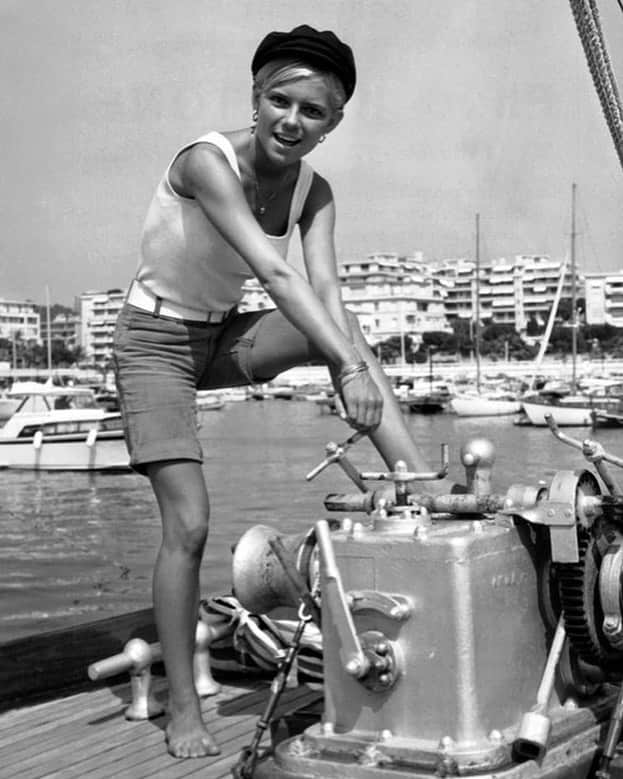 Vogue Parisさんのインスタグラム写真 - (Vogue ParisInstagram)「France Gall has fun in the sun in Cannes in August 1967, on board the Jeanne #FranceGall #Cannes」8月29日 18時17分 - voguefrance