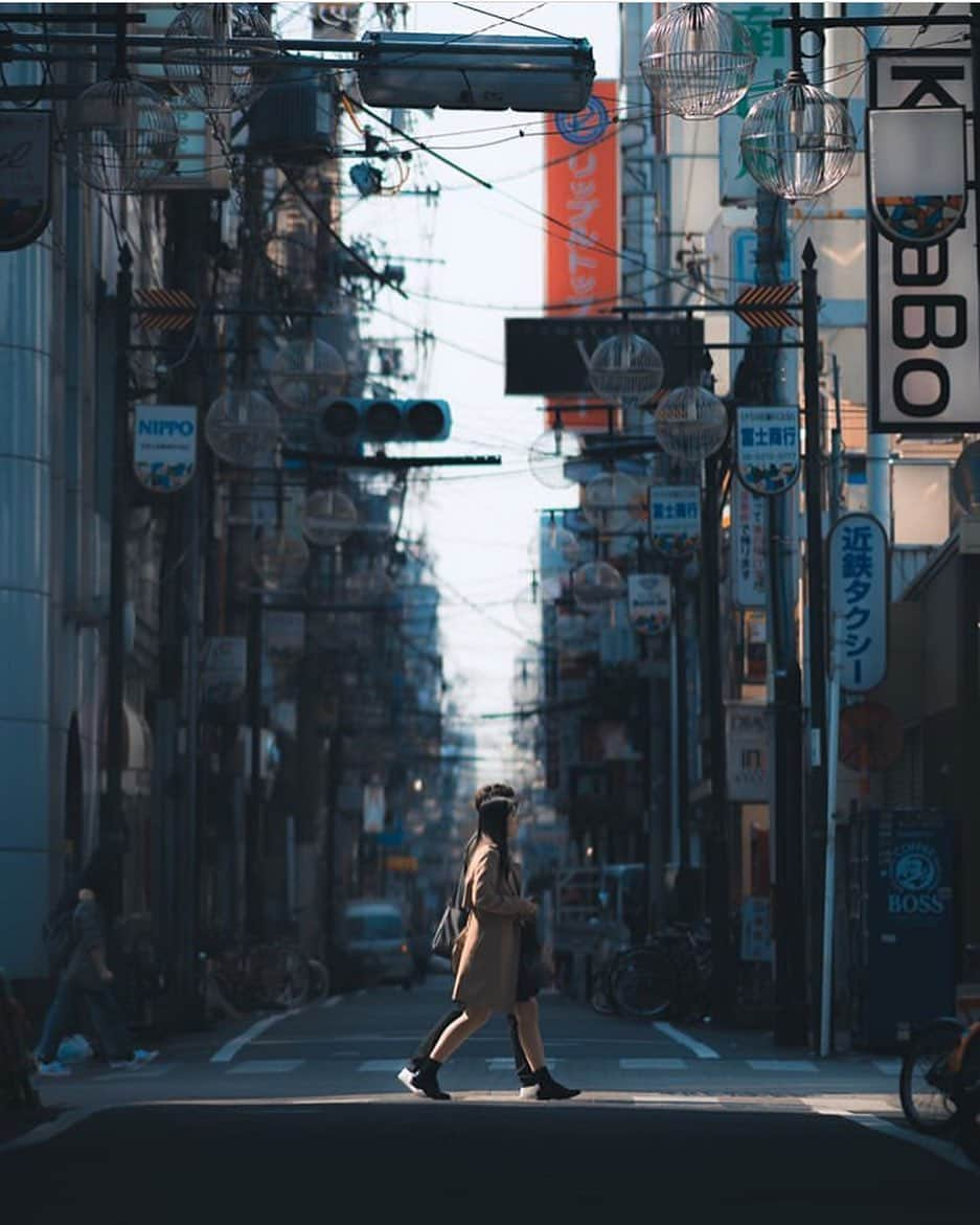 The Ritz-Carlton, Osakaさんのインスタグラム写真 - (The Ritz-Carlton, OsakaInstagram)「大阪の街をいつもと違う視点から。📸 @pat_kay . . Take a stroll to find some picturesque Osaka streets and discover unique moments like this. 📸 @pat_kay . . . . . . . . #RCMemories #theritzcarltonosaka #osaka #japan #hotels #luxury  #japan_vacations #hotelroom #hotellife #beautifulhotels #travelandleisure #besthotels #luxurytrip #beautifuldestinations #luxurydestination #wonderfulplaces #traveltheworld #luxuryhotel #luxuryworldtraveler #hotelsandresorts #beautifulhotels #大阪 #ザリッツカールトン大阪 #リッツカールトン大阪」8月29日 18時27分 - ritzcarlton.osaka