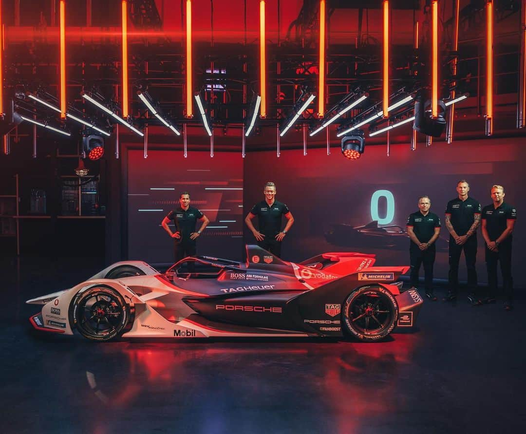 アンドレ・ロッテラーさんのインスタグラム写真 - (アンドレ・ロッテラーInstagram)「A new dawn, a new challenge, a new car. The Porsche 99X Electric.  #startfromzero #PorscheFormulaE #FIAFormulaE #PorscheMotorsport #racing #PorscheFamily #tagheuer #TeamPorsche」8月29日 18時30分 - andre_lotterer