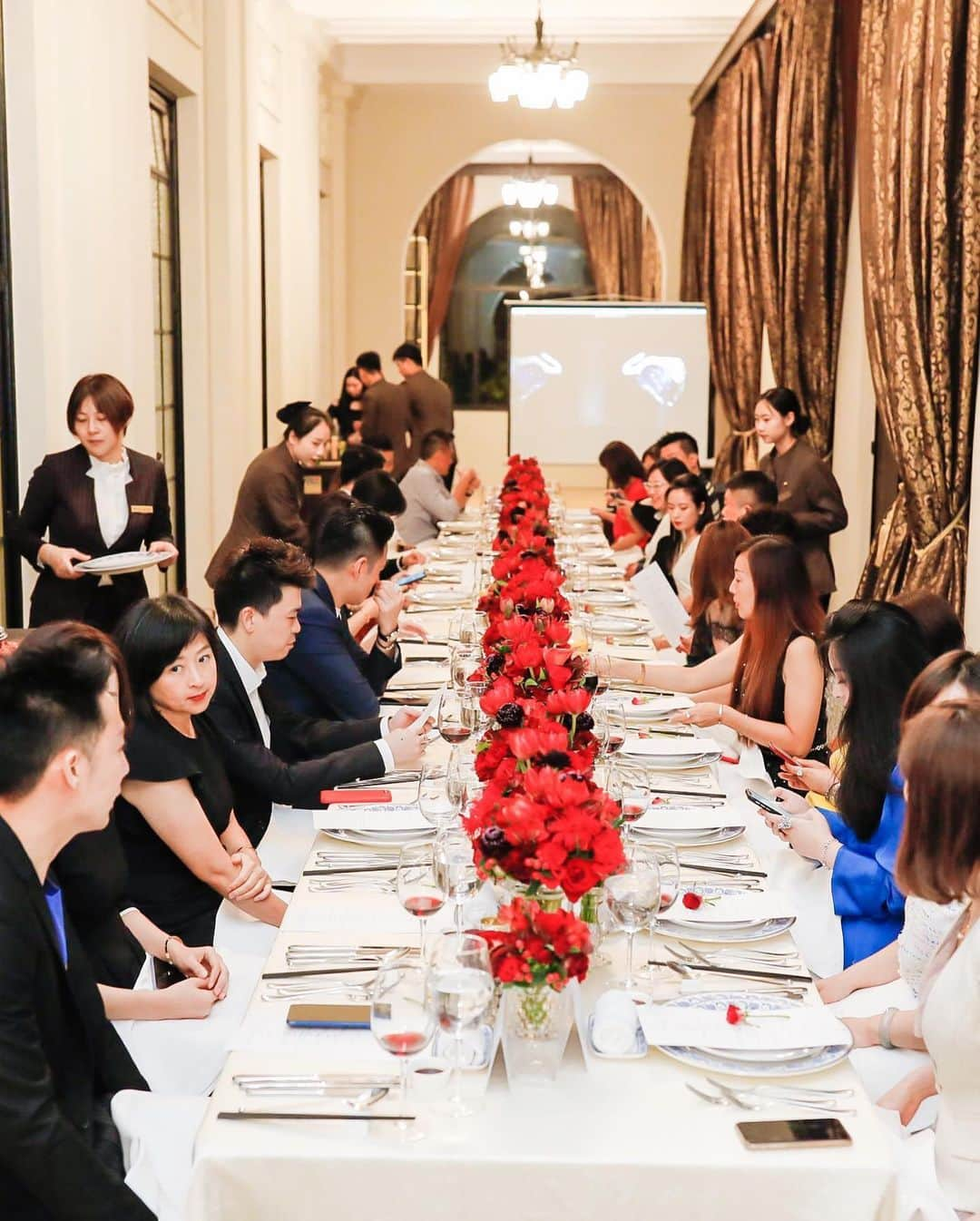 赤坂沙世さんのインスタグラム写真 - (赤坂沙世Instagram)「I’m living a forest in massive city 🌳⛩🌳 Always How you being is much important than what.  Thank you so much amazing Cartier private dinner with 風水 master🧬✨!!! He told me I should plastic surgery on my nose 👃🏽😂👍🏽」8月29日 18時38分 - sayoakasaka