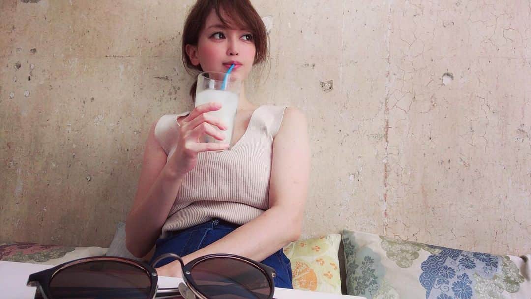 のインスタグラム：「ちょっと暑いからカルピスで涼む😋 気温だけで言ったら東京の方が暑いけど、電車とかレストランとかも、兎に角クーラーがない🌞  #berlin #germany #europe #travel #instagood #photooftheday #beautiful #style #picoftheday #instadaily #girl  #japanese #sunshine #写真 #インスタ映え #sunset #ドイツ #ベルリン  #旅  #japanese #lifeisbeautiful #picture  #旅行  #outdoors #amazing #light #lifestyle #view」