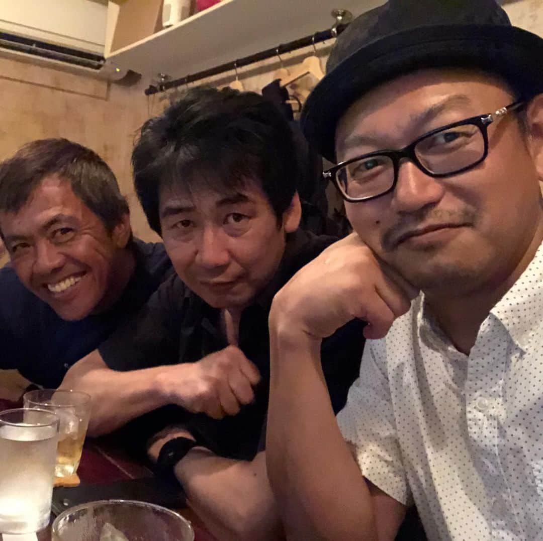 島津健太郎さんのインスタグラム写真 - (島津健太郎Instagram)「昨夜は#aacstunts の#横山誠 #監督 が来てくれました！#ガロ #牙狼 #日本サーフィン連盟 #bun2style #ブンさん #nsa #サーフィン  #新宿 #歌舞伎町 #たこ焼き #明石焼き #バー #もうこはん」8月29日 18時54分 - k_super_xtreme