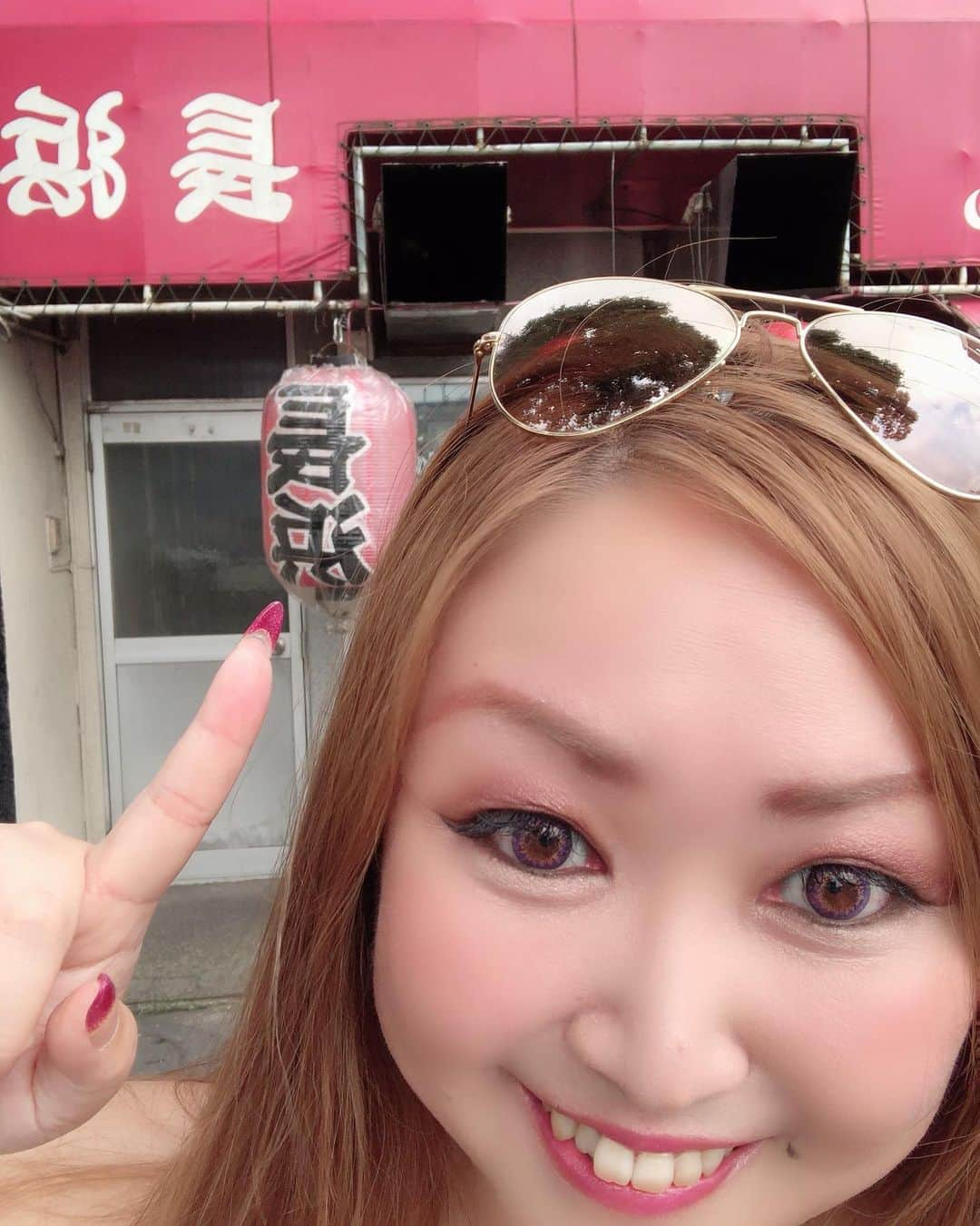 有奈めぐみさんのインスタグラム写真 - (有奈めぐみInstagram)「これこれ、赤ちょうちん、甲州街道沿い、京王線の上北沢と八幡山の間、長浜ラーメン♡味噌とんこう、ネギトッピングが私のお気に入り。ちょっとぬるめがまたたまらなくいいのだ！細麺のびるから、写真は1発で。 #av #風俗嬢 #41歳 #熟女 #渋谷 #世田谷 #上北沢 #八幡山 #甲州街道 #沿い #長浜ラーメン #赤ちょうちん」8月29日 18時57分 - arina_megu