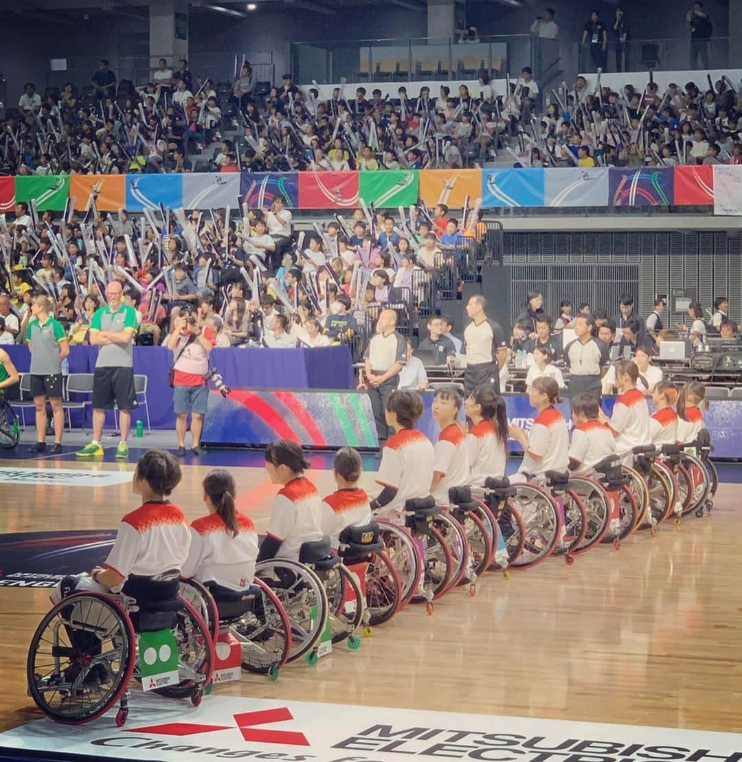 大神雄子さんのインスタグラム写真 - (大神雄子Instagram)「以前車いすバスケットボール日本代表合宿に参加させていただいてから、こうして機会をいただき、キャプテンで同級生の藤井選手はじめ、みなさんの応援に行ってきましたーーーっ🔥  久しぶりに会えただけでなく、戦う姿にただただ感動、興奮😊‼︎ 合宿からの試合と疲労もあるだろうけど、今がチームの力試される時だと話してた藤井キャプテン、皆さん‼︎ 明日もがんばってくださいっ🔥 自分もがんばりますっ🔥🔥 @jwbf__official  @bbking_jp  #三菱ワールドチャレンジカップ2019  #onebasketball」8月29日 18時59分 - shin___01