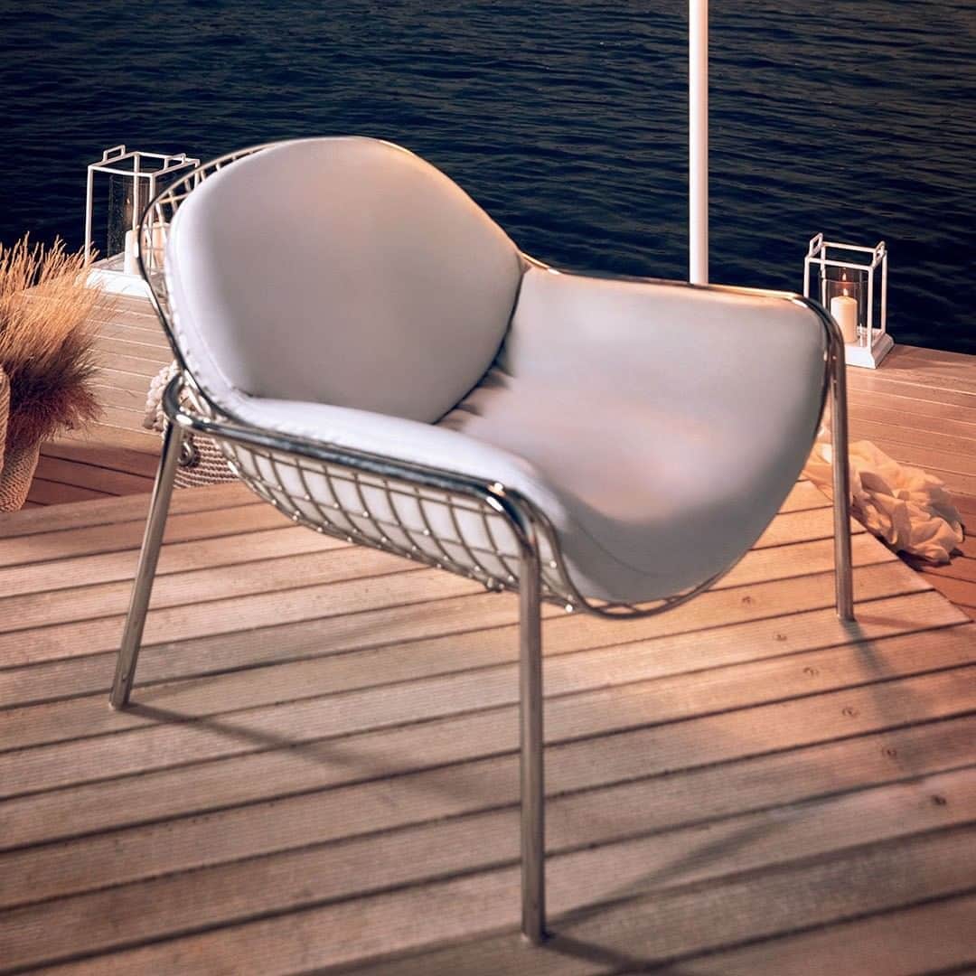 Natuzzi Officialさんのインスタグラム写真 - (Natuzzi OfficialInstagram)「The sea magnificence and elegance relive in the Oceanographer collection by Marcel Wanders. Different products dialogue and complement each other, creating a unique living space style. #Natuzzi #NatuzziItalia #comfort #elegance #design #lifestyle #style #furniture #homefurniture #madeinitaly #living #interiordesign #decor #furnituredesign #homedesign #inspiration #interior #instadesign #designlovers #italianstyle #homedecor #lovedesign #designers #designer」8月29日 19時00分 - natuzzi