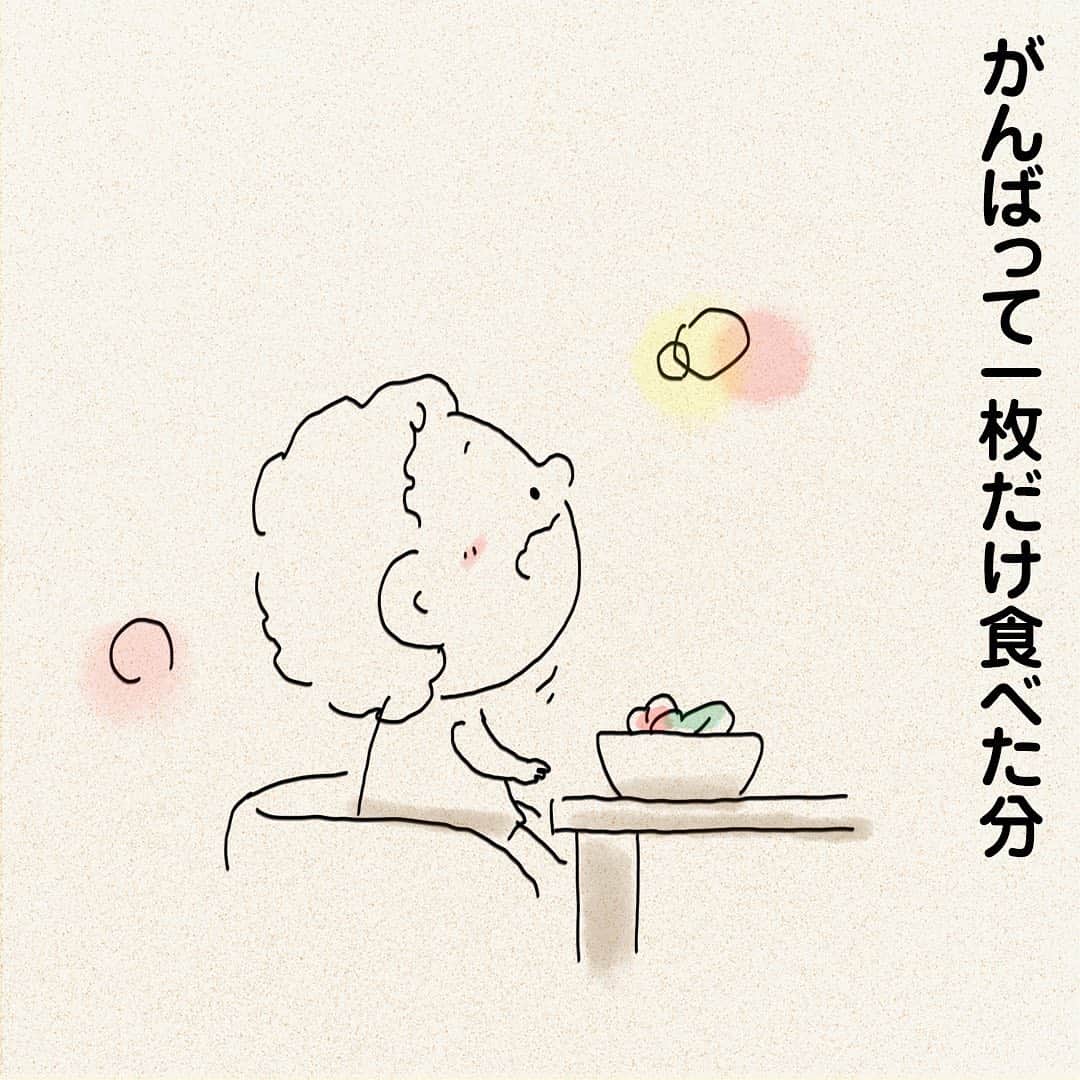 つむぱぱさんのインスタグラム写真 - (つむぱぱInstagram)「・ ・ ・ 葉っぱ一枚で髪が伸びると思っていたようで、即効性が無いことがと分かると、そそくさと寝室に行って寝ていました。 ・ パパは食べたくもない野菜を、夜中一人で食べました。 ・ #3歳 #娘 #マンガ」8月29日 19時13分 - tsumugitopan