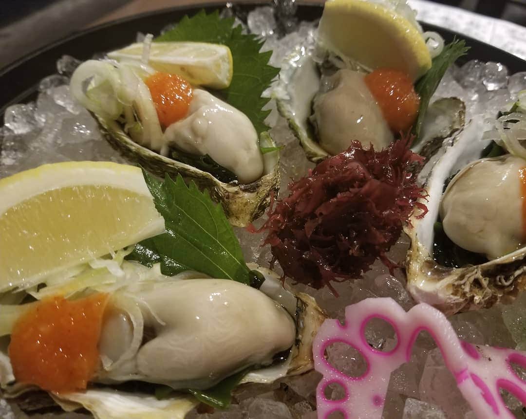 のインスタグラム：「素敵なお店みっけ💓 一人でも行けそう😄🍺💕 #オイスター  #生牡蠣  #生牡蠣好き  #オイスターバー」