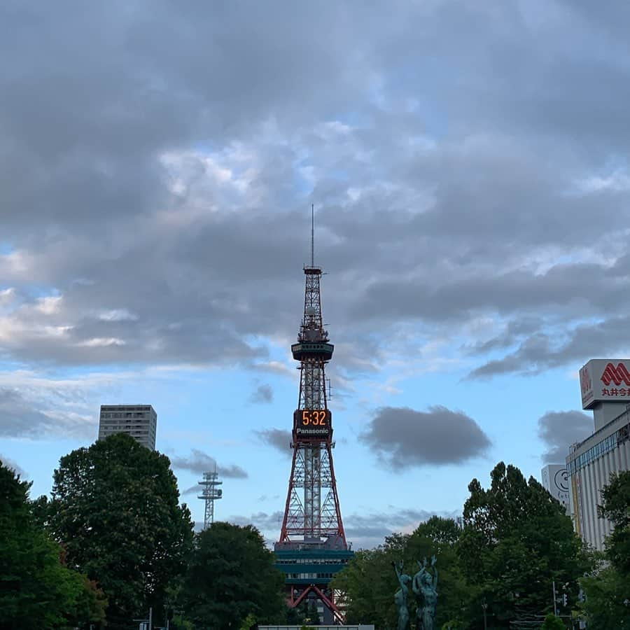 kiyoさんのインスタグラム写真 - (kiyoInstagram)「8月下旬の札幌の夕方は涼しく、歩くだけでなぜか子供の頃を思い出す感じがして、ほんの少し涙ぐみました。。このあと甘いものがたくさんある場所に行きました。」8月29日 19時09分 - kiyo_keyboard