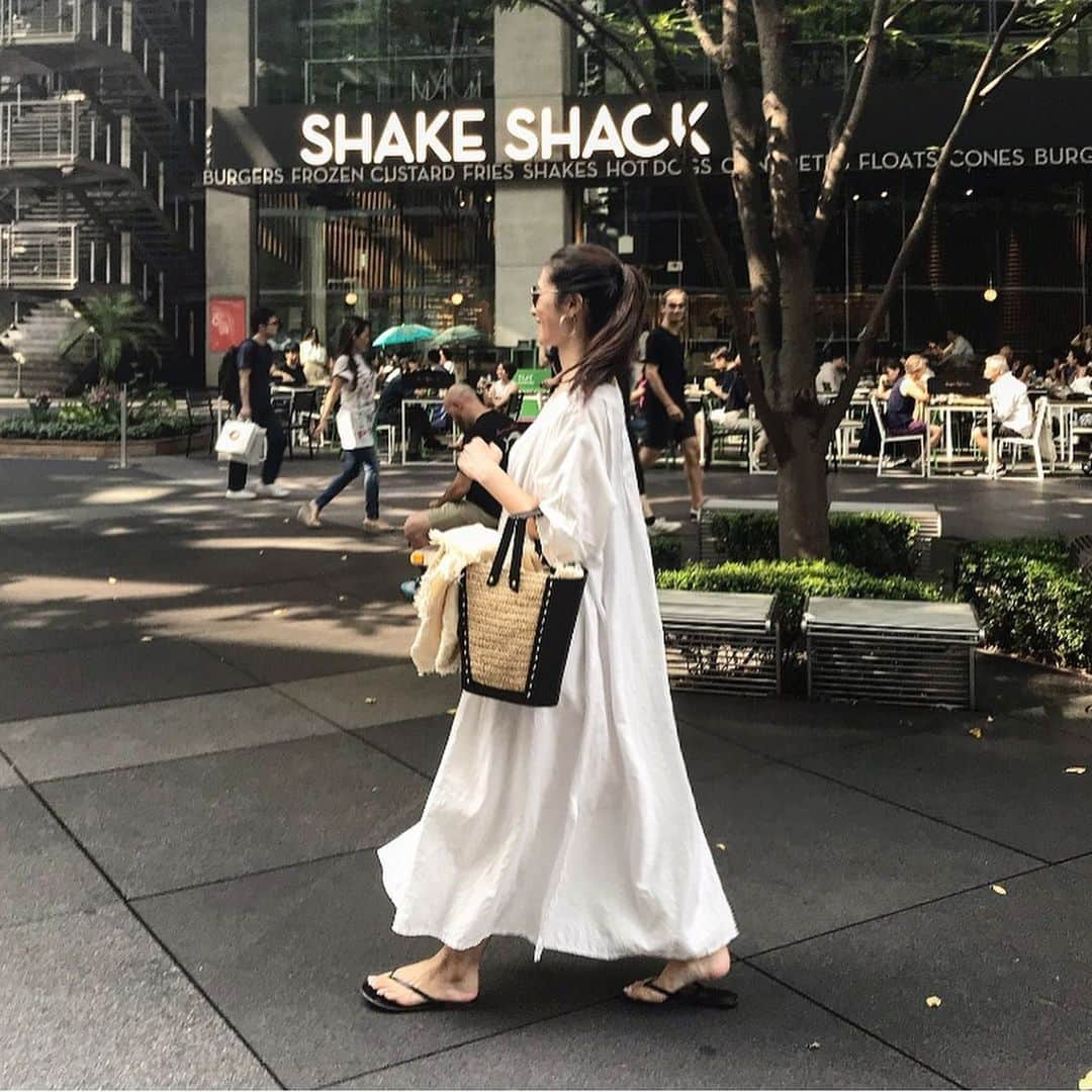 Michikoさんのインスタグラム写真 - (MichikoInstagram)「_______ LAST WEEKEND! 🍔⚡️✔️ . SHAKE SHACKで食べてません。 ただの通りすがり 笑 . . #throwback #summerwhite .」8月29日 19時11分 - michiko.jp