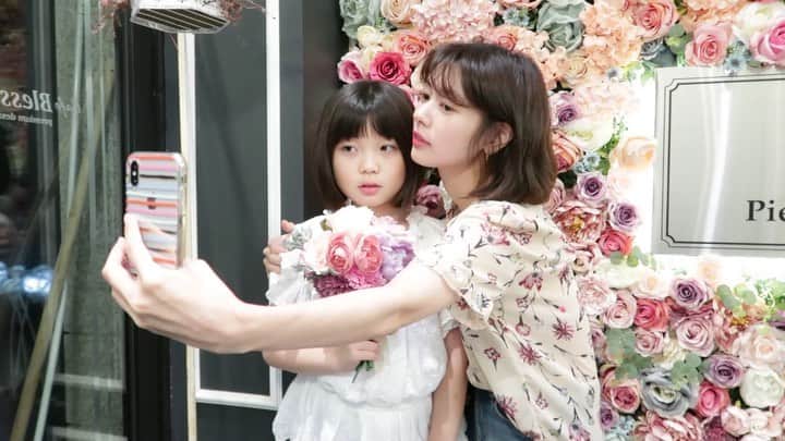 チョン・ソミンのインスタグラム：「#utube#쏨데이#ssomday 신나는 주말의 시작, 금요일 저녁과 함께 일곱 번째 영상 업로드되었어요:) 놀러오세요🎀 프로필에 채널 링크 있어요😊#vlog」