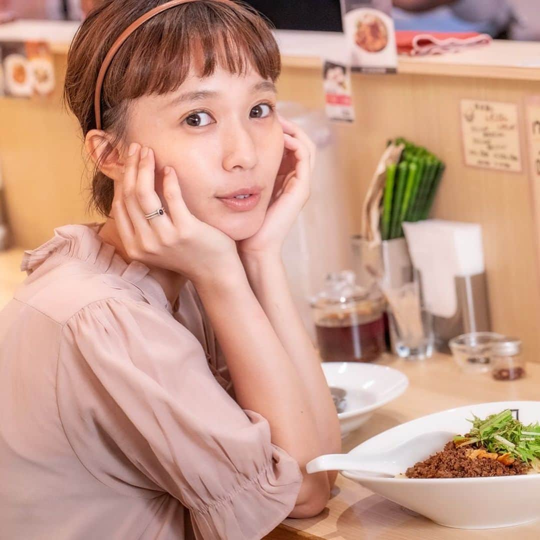 MBS「Kawaii JAPAN-da!」のインスタグラム：「. これまで色々なトレンドを紹介してきた#柴田紗希 が、今回も体を張ってお届けするのは「#マー活」🔥 . 舌や唇がシビれる独特の辛さ持つ中国山椒「花椒（ホワジャオ）」を使った激辛料理を食べ歩く「マー活」は、 食欲増進・発汗作用の効果があるといわれ、夏バテするこの時期にピッタリ❗️🙆‍♀️ . というわけで8月29日(木)放送の「Kawaii JAPAN-da!!」は、マー活で暑い夏を乗り切るんda!!🐼 . さらに❗️今回は番組メンバーの#舟山久美子 がナレーションを初担当‼️👏 . はたしてどんなツッコミが飛び出すのか⁉️ . お楽しみに😉💖 . . #モデル #柴田紗希 #しばさき #椎名ひかり #ぴかりん #前田希美 #まえのん #くみっきー #舟山久美子 #菅沼ゆり #ゆりっぱ #古関れん #れんちゃん #mbs #mbs動画イズム #見逃し配信 #kawaiijapanda . . #175deno #白ごま担担麺 #陳家私菜 #石焼麻婆豆腐 .」