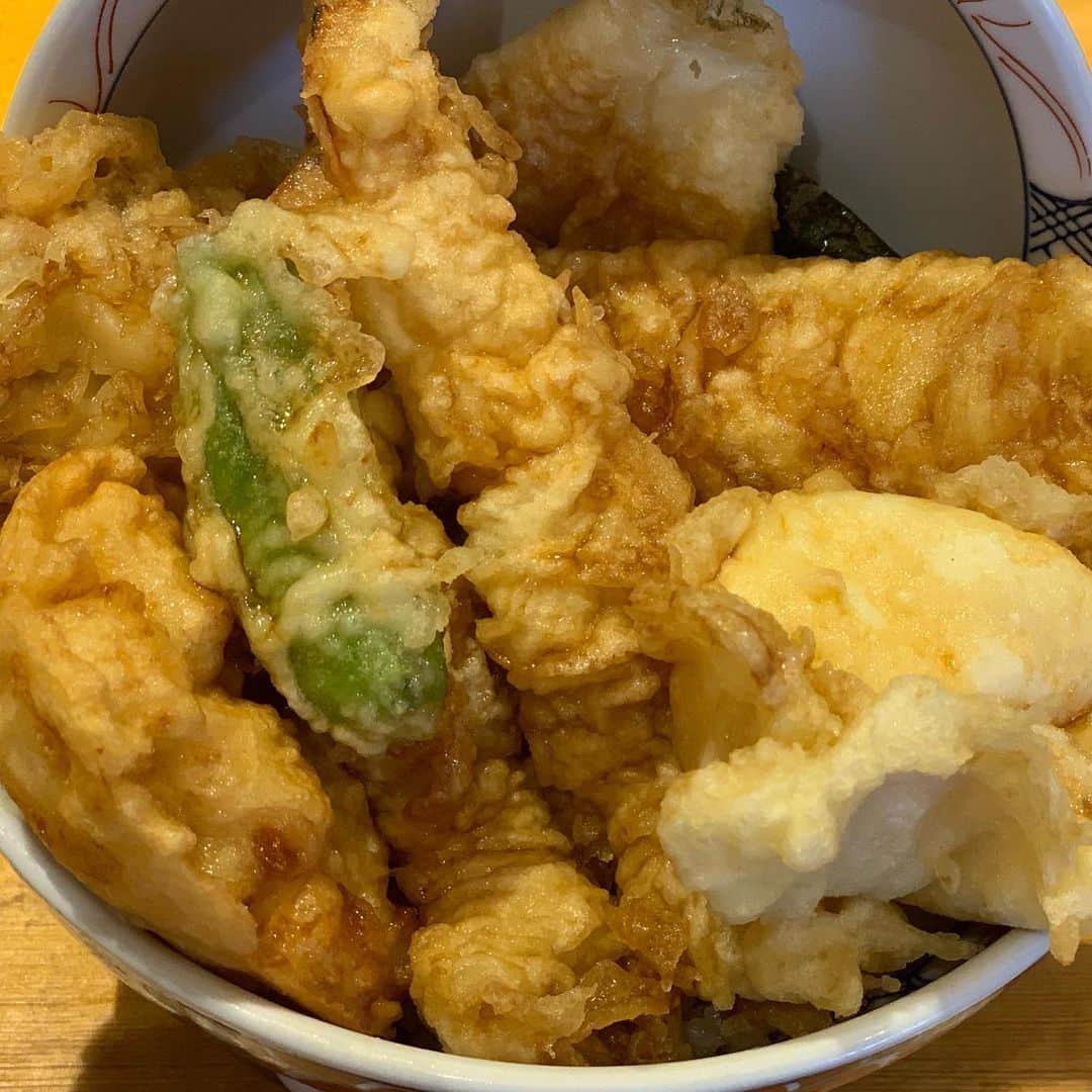 のインスタグラム：「休日は〜^_^🙌笑笑🙌💛 もっぱら食べ歩き笑笑😄  美味しいものを探し求めて^_^👌 💓 💓 👌 #チョアチキン#パネチキン#チーズタッカルビ#唐揚げ#チキン南蛮#肉#鶏肉#手羽先#夏#韓国料理#鶏っく#梅田#居酒屋#焼き鳥#ビール#飲み会#大阪#大阪グルメ#大阪観光#浦和レッズ#ガンバ大阪」