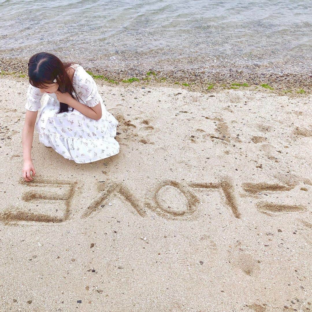 山本杏奈さんのインスタグラム写真 - (山本杏奈Instagram)「🐚🐬💎 砂浜に書いちゃいました( ᷇ᵕ ᷆ ) 青春、、、（笑） ・ ・ ・ #イコラブ」8月29日 19時19分 - yamamoto_anna_