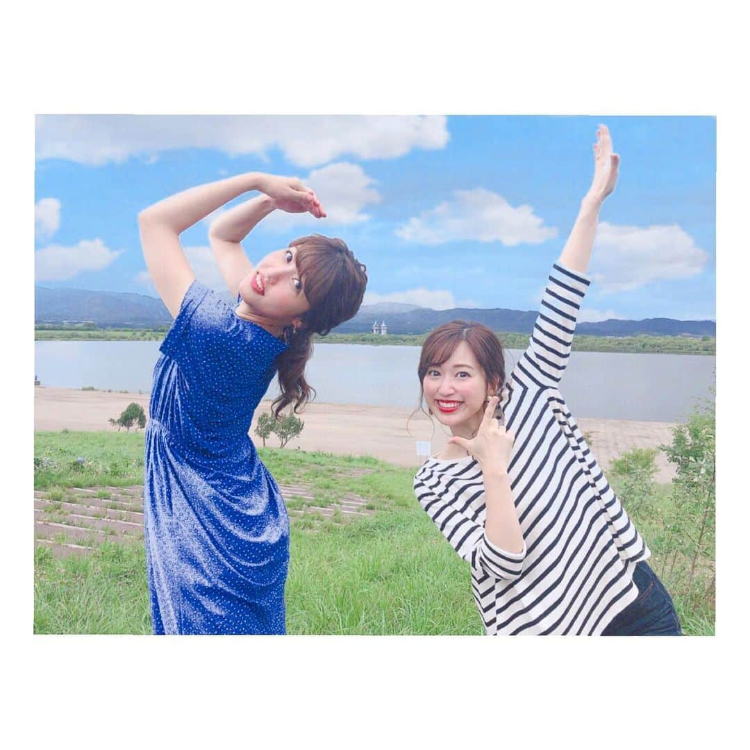 木村愛里さんのインスタグラム写真 - (木村愛里Instagram)「⋆ 本当は空には曇が広がっていましたが PICNICというアプリを使ったら青空に😂❤️ ㅤㅤㅤㅤㅤㅤㅤㅤㅤㅤㅤㅤㅤ 合成感あるけど言われなきゃわからない..🤔? 時代はすごいなぁ🤣👏笑 ㅤㅤㅤㅤㅤㅤㅤㅤㅤㅤㅤㅤㅤ ㅤㅤㅤㅤㅤㅤㅤㅤㅤㅤㅤㅤㅤ 明日30日はイチモニで 里里コンビです❤️😳🤟✨ もうラストかもしれない里里。 ファン必見です🙄 (ご依頼があれば また復活するかも😂) ㅤㅤㅤㅤㅤㅤㅤㅤㅤㅤㅤㅤㅤ お出かけしたくなる 美味しいものたくさん登場します☺️ ぜひ ご覧下さい❤️❤️ ㅤㅤㅤㅤㅤㅤㅤㅤㅤㅤㅤㅤㅤ ㅤㅤㅤㅤㅤㅤㅤㅤㅤㅤㅤㅤㅤ ㅤㅤㅤㅤㅤㅤㅤㅤㅤㅤㅤㅤㅤ そして昨日のイチオシ内で 報告させていただいた事は 一言じゃ語りきれない自分の想いと考えがあるので 改めて投稿させていただきますね😊 あたたかいメッセージも たくさん頂き ありがとうございます。 ㅤㅤㅤㅤㅤㅤㅤㅤㅤㅤㅤㅤㅤ ㅤㅤㅤㅤㅤㅤㅤㅤㅤㅤㅤㅤㅤ #里里コンビ #室岡里美 #木村愛里 #北海道 #美味しいがいっぱい #謎のポーズ #安定 #大好きむろ #明日ぜひご覧下さい❤️」8月29日 19時26分 - airi_official