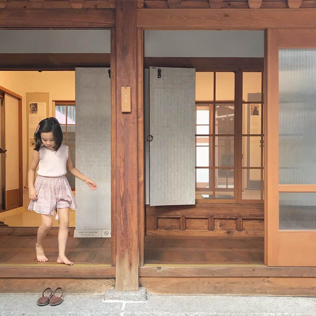 フィロとポンポンさんのインスタグラム写真 - (フィロとポンポンInstagram)「Healing in Hanok. (traditional Korean-style house)💕 #홍건익가옥」8月29日 19時38分 - philo_pompon