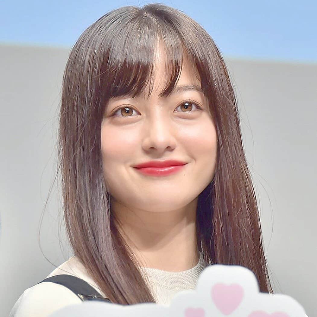 のインスタグラム：「#橋本環奈#かぐや様は告らせたい  #恋愛頭脳戦#映画#高画質 #午前0時キスしに来てよ  #大人#ワイン #instagood#fukuoka」