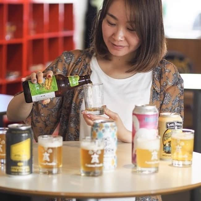 【ビール女子 -Beergirl.net-】さんのインスタグラム写真 - (【ビール女子 -Beergirl.net-】Instagram)「📡飲み会の「面倒くさい」を一気に解決！飲んでる友達を探せるアプリ「crisp」を使ってみた﻿ ﻿ ﻿ 🌈人数を集めて、場所を確保して…飲み会の調整って意外と面倒なことが多いのも事実。皆で飲むのは楽しいけれど、いざ実現するまでに時間と労力がかかってしまいがちです。﻿ ﻿ 🍺そこで活躍してくれるのが、友達が飲み始めたり飲む予定が登録されるとプッシュ通知で知らせてくれるアプリ「crisp」！﻿ ﻿ 🌈『crisp』は、“オンラインBAR” として、お酒が好きな人同士をつなぐ、無料のコミュニケーションツールです。友だちが飲み始めると、リアルタイムにプッシュ通知が届きます。﻿ ﻿ 🍺また『crisp』は、外に飲みに行くだけでなく、宅飲みでも重宝するアプリ！家で飲んでいるときに「crisp」で通知を送れば、飲み友とオンライン飲み会をすることができます。﻿ ﻿ 👉アプリについてさらに詳しくはビール女子の記事からご覧ください。 @beergirl_net﻿ ﻿ #クリスプ #crisp #ビール女子 #ビール女子会 #アンテナアメリカ  #beergirl #pr」8月29日 19時41分 - beergirl_net