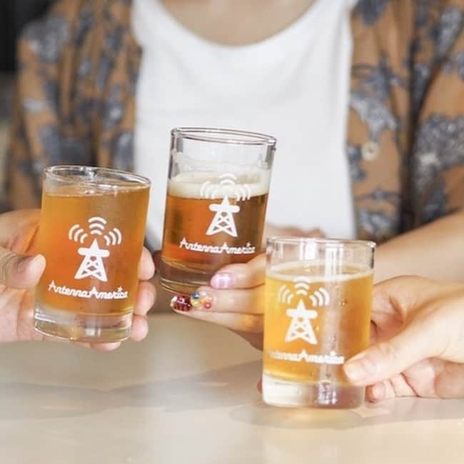 【ビール女子 -Beergirl.net-】さんのインスタグラム写真 - (【ビール女子 -Beergirl.net-】Instagram)「📡飲み会の「面倒くさい」を一気に解決！飲んでる友達を探せるアプリ「crisp」を使ってみた﻿ ﻿ ﻿ 🌈人数を集めて、場所を確保して…飲み会の調整って意外と面倒なことが多いのも事実。皆で飲むのは楽しいけれど、いざ実現するまでに時間と労力がかかってしまいがちです。﻿ ﻿ 🍺そこで活躍してくれるのが、友達が飲み始めたり飲む予定が登録されるとプッシュ通知で知らせてくれるアプリ「crisp」！﻿ ﻿ 🌈『crisp』は、“オンラインBAR” として、お酒が好きな人同士をつなぐ、無料のコミュニケーションツールです。友だちが飲み始めると、リアルタイムにプッシュ通知が届きます。﻿ ﻿ 🍺また『crisp』は、外に飲みに行くだけでなく、宅飲みでも重宝するアプリ！家で飲んでいるときに「crisp」で通知を送れば、飲み友とオンライン飲み会をすることができます。﻿ ﻿ 👉アプリについてさらに詳しくはビール女子の記事からご覧ください。 @beergirl_net﻿ ﻿ #クリスプ #crisp #ビール女子 #ビール女子会 #アンテナアメリカ  #beergirl #pr」8月29日 19時41分 - beergirl_net