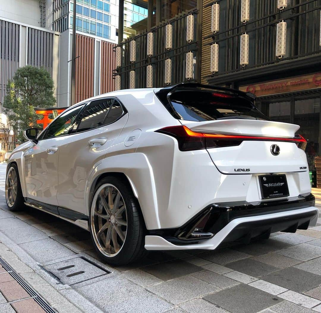 Spirits Artisanさんのインスタグラム写真 - (Spirits ArtisanInstagram)「Lexus UX Artisan spirits/// Sportsline blacklabel www.artisanspirits.co.jp #lxstnd #lexustuned #lexususa #evasivemotorsports  #artisanspirits #ravspecjdm #butlertire #jworksunlimited #premierautowerkz #suvproject #kanooperformance #car_life_staff #technicalmate #トラウム #車庫小舗 #nigeljdmparts #bondosaka」8月29日 19時41分 - artisan_spirits