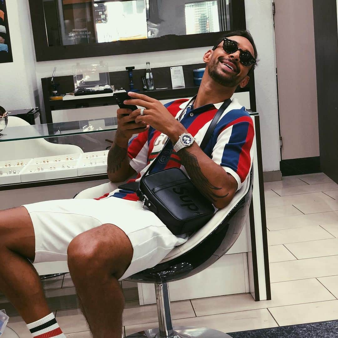 カリム・ベララビのインスタグラム：「🙂✌🏾」