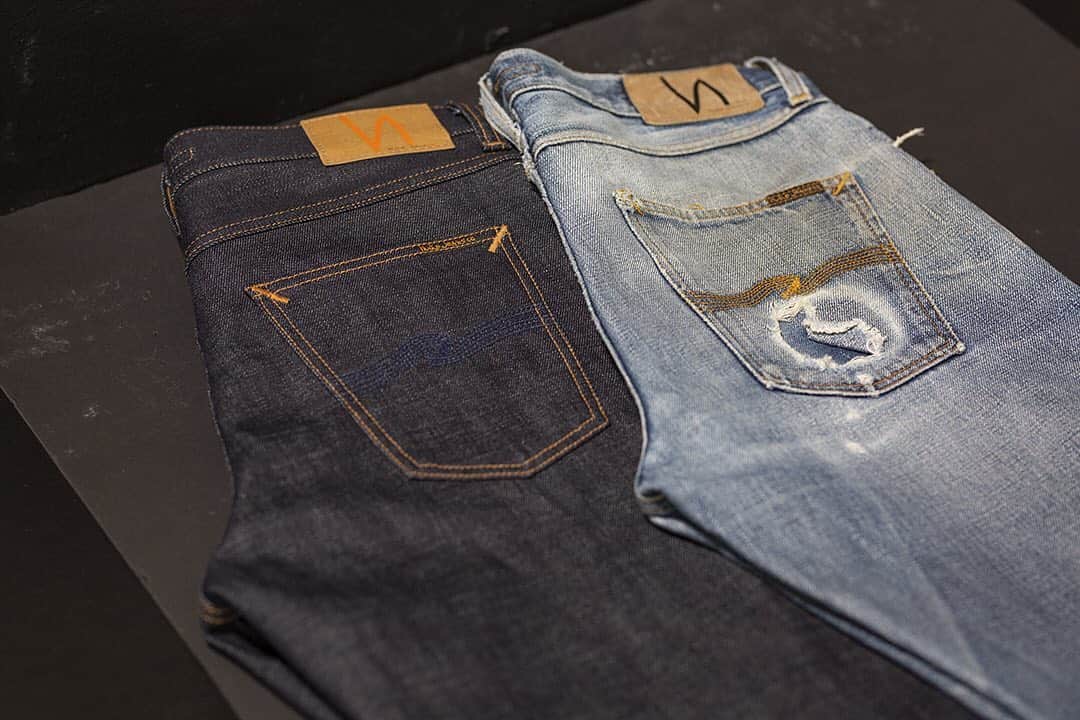のインスタグラム：「Yesterday we launched Steady Eddie II Dry Ace Selvage.  Today we give you a look at the raw 14.2oz, redcast #selvage denim next to true vintage Nudie Jeans selvage.  UNEVEN YARN 20 DIPS IN PURE INDIGO SAKURA SELVAGE ID 100% ORGANIC COTTON  The warp yarns have been dip dyed 20 times in pure indigo, giving the jeans its dark, pure indigo, redcast tone. The naturally slubby yarns, woven under low-tension has produced the perfectly chunky and uneven surface structure. Making this a true denim masterpiece. If you are looking for a 'top of the line' Japanese selvage that develops a marbling, salt 'n pepper structure like the best vintage denim did, then this by all means is it. Let the break-in begin!  Woven by #AmhotMills in Osaka, Japan.  Now available at all Repair Shops and nudiejeans.com . . . #nudiejeans #steadyeddieII #organicdenim」