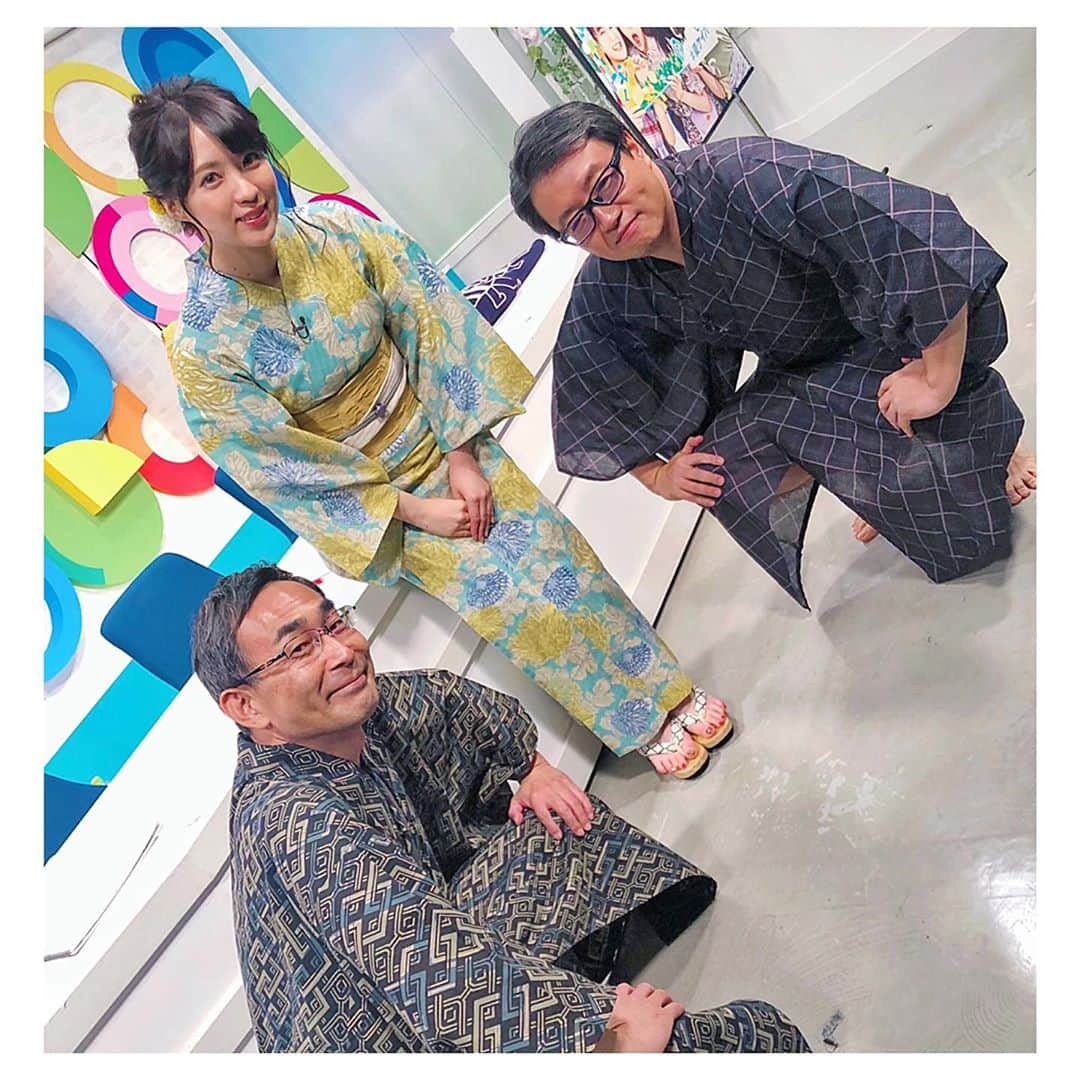 色紙千尋さんのインスタグラム写真 - (色紙千尋Instagram)「このポージングはよくわからないですけど😂3人で🌟初めての立ってのオープニングはキラキラエフェクトかけていただいたりありがとうございました〜🙏✨ #先週の結果分析 #グリーンチャンネル #競馬 #浴衣 #ミカエルミシェル #騎手」8月29日 20時07分 - shikishi_chihiro