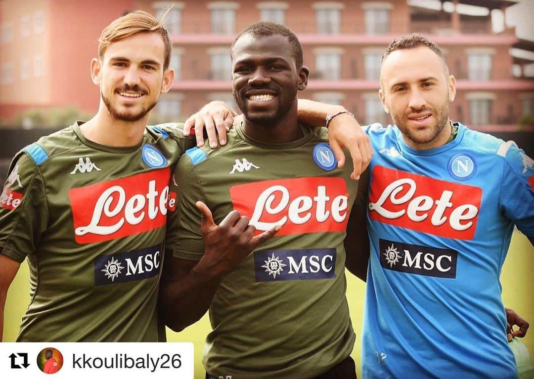 のインスタグラム：「👌🏼#Repost @kkoulibaly26 ・・・ 🤙🏿 💙 ⚽️ #KK 🇪🇸 🇸🇳 🇨🇴」