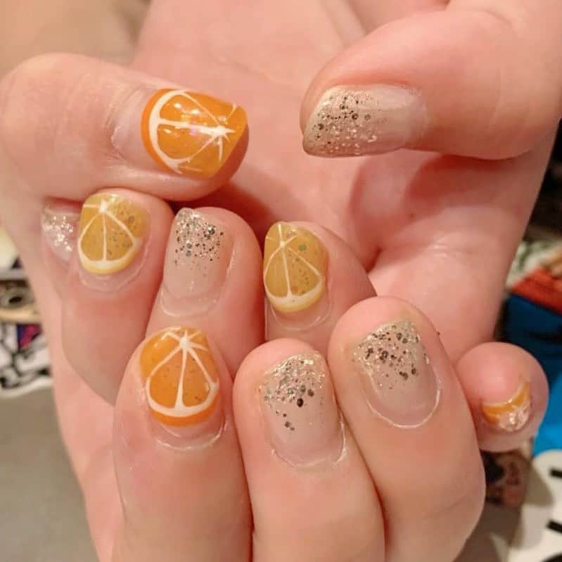 大森砂奈のインスタグラム：「NEWネイル✨✨✨ . 今回は最後の夏らしく！！！ レモン🍋＆オレンジ🍊 か〜わ〜い〜い〜✨✨✨ 全部手書きってマジすごい！！！ ワタシ絵心ないからwww . #レモンネイル#オレンジネイル #さなっち#宇都宮 #マルチクリエイター#栃木県YouTuber」