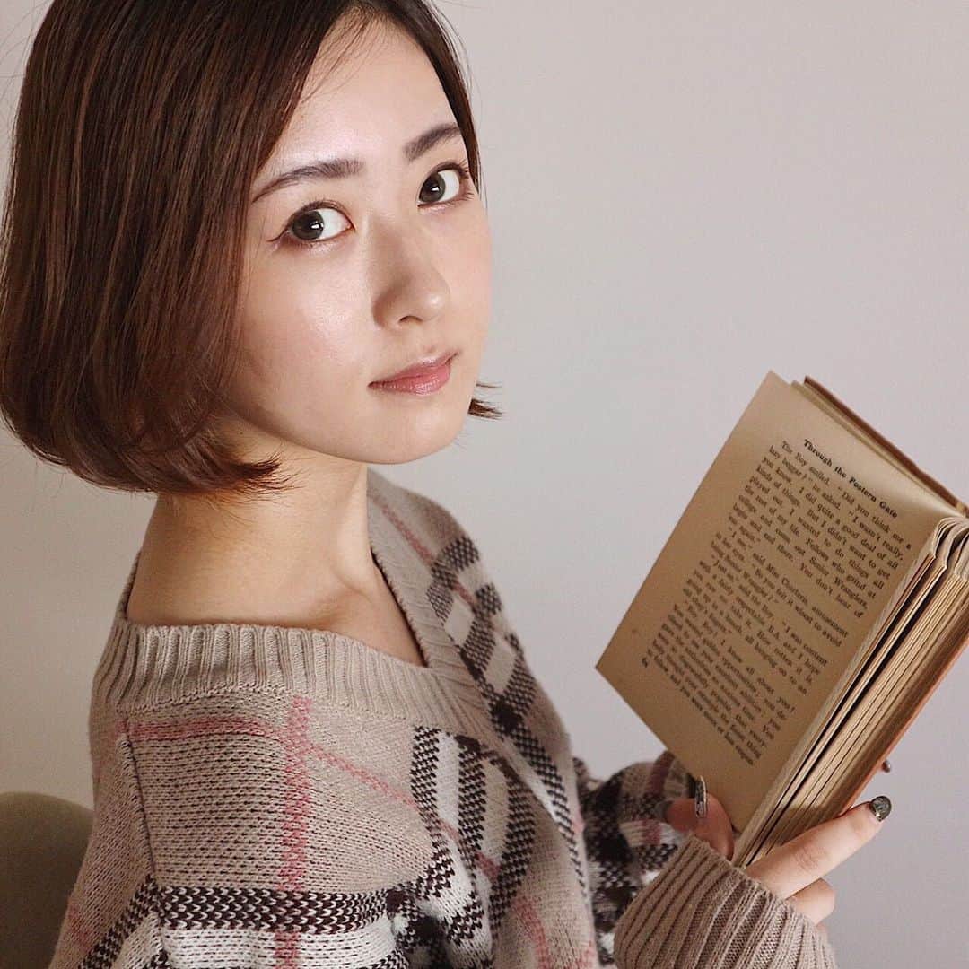 ETVOS　さんのインスタグラム写真 - (ETVOS　Instagram)「紀州備長炭インクを採用し、リキッドアイライナーでは珍しいマットな質感を叶える「ミネラルスムースリキッドアイライナー」。 ・ 汗や皮脂に強く長時間にじみにくいのはもちろんのこと、デリケートなまぶたのことを考えぬいたエトヴォスならではの処方です☺ ・ 炭ならではのやわらかな発色でいかにも引いている感のない自然な目元に魅せることができます♡ インサイドライナー使いやナチュラルメイク好きな方にもピッタリのリキッドアイライナーです✨是非、お試しください♡ ・ ☆☆☆お知らせ☆☆☆ ・ ■「フォロー＆シェアキャンペーン」開催中！9月9日（月）23:59までとなっております。詳しくは、ハイライトの『9/9まで!!』をご覧ください☺ ・ ■「#秋のエトヴォス 投稿キャンペーン」も開催中！9月23日（月）23:59までとなっております。詳しくは、詳しくはプロフィールのURLから、キャンペーンの詳細をご覧ください☺ ・ エトヴォス 2019AW COLLECTIONのアイテムが当たるチャンス！是非、ご参加下さい♥ ・ ・ ・ #etvos #エトヴォス#mineralsmoothliquideyeliner #ミネラルスムースリキッドアイライナー#2019AW #秋冬メイク #秋冬カラー #autumnmakeup #秋メイク #wintermakeup #冬メイク #mineralcosmetics #ミネラルコスメ #naturalcosmetics #ナチュラルコスメ #mineralmakeup #ミネラルメイク #石鹸で落とせる #madeinjapan #makeup #メイク #秋のエトヴォス #ソフトマット女子 #新作コスメ #新作コスメ2019 #キャンペーン #キャンペーン実施中 #キャンペーン開催中」8月29日 20時22分 - etvos.jp