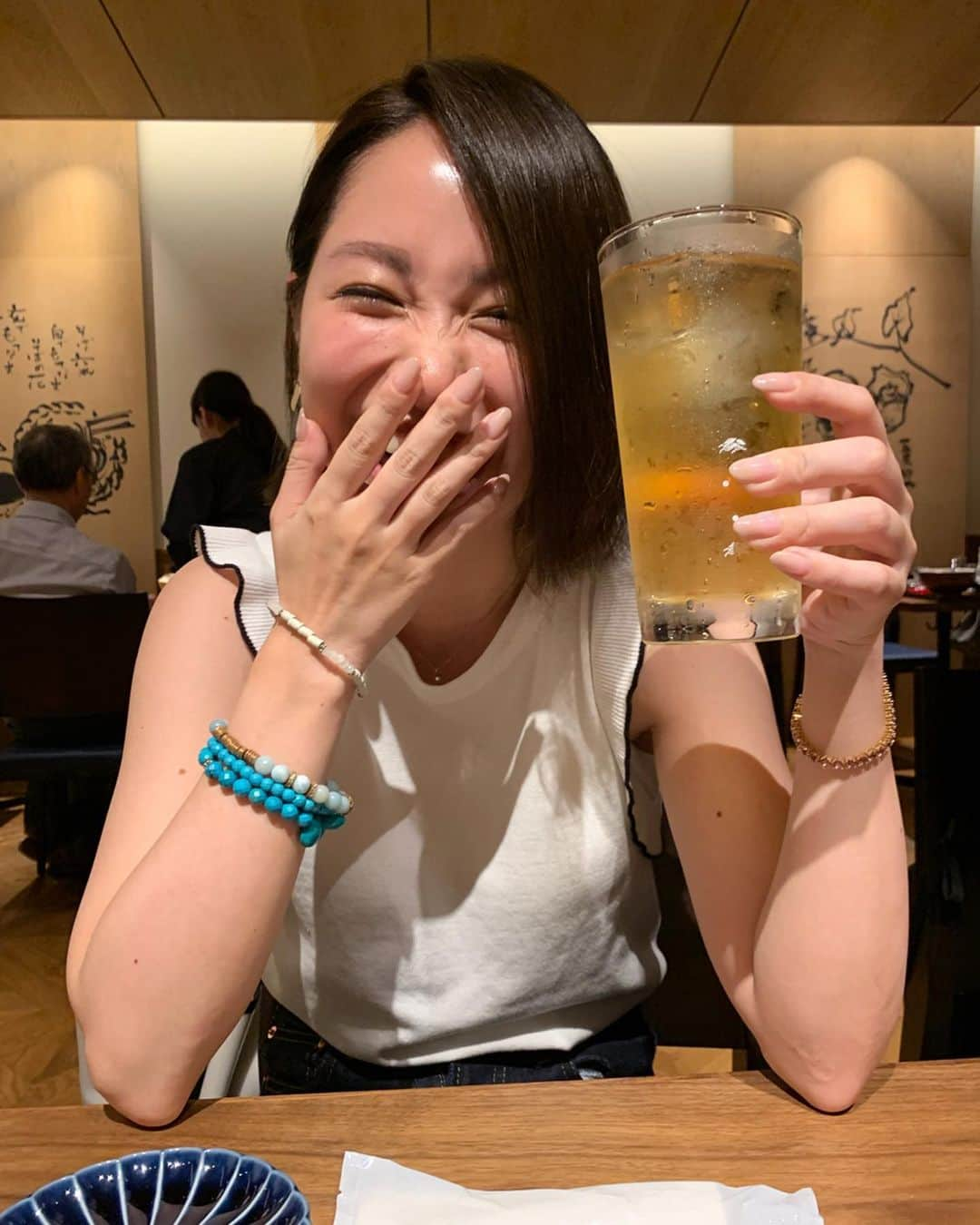 寺田有希さんのインスタグラム写真 - (寺田有希Instagram)「#ファンデス五反田ビル倒しツアー  飲みまくり投稿続くよ〜！2日間でビルを飲み食べ尽くします🤤🍻✨ ・ ・ 1日目最後！ 4軒目は1F『蕎麦 五反』さんへ〜 このそば茶割りがめっちゃ美味しかったよ🤤✨ ・ ・ お腹いっぱいやったけど、お蕎麦って何故だか食べれるもんだな！ ・ ・ 立ち飲みスペースもあったから、2軒目で軽く締め蕎麦✨なんて使い方もオススメですぜ🥴✨ ・ ・ 4軒ハシゴはなかなかハード…笑 よーし！ 2日目いってきます😳✨ ・ ・ ＊＊＊＊＊＊＊＊＊＊＊＊＊＊＊ ✨🍻お得🍻✨ 『寺田有希の投稿を見た！』 と、それぞれの店舗について書かれた私の投稿画面を見せながら店員さんに声をかけていただくと、各店でお得なサービスが受けられます！！！🍻✨ ・ ・ 【蕎麦五反】1F 　おすすめ日本酒一杯サービス🍶 （8月30日～9月6日） ・ ・ #PR #ファンデス五反田 #FUNDES五反田 #FUNDES #蕎麦五反  #ハシゴ酒 #ビール好き #ビール女子 #beergirl #beer #beerbeerbeer #寺田有希 #teradayuki」8月29日 20時15分 - terada_yuki