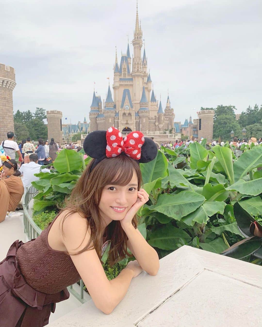 三田寺円のインスタグラム：「27歳ラスト日🥺 ディズニーでお誕生日してきた😚🎡💗 とーーーっても楽しかった🥰 . #ディズニー #ディズニーランド #シンデレラ城 #誕生日は明日」